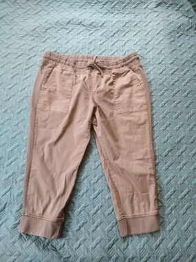 Time and Tru Tan Drawstring-Waist Capri Joggers